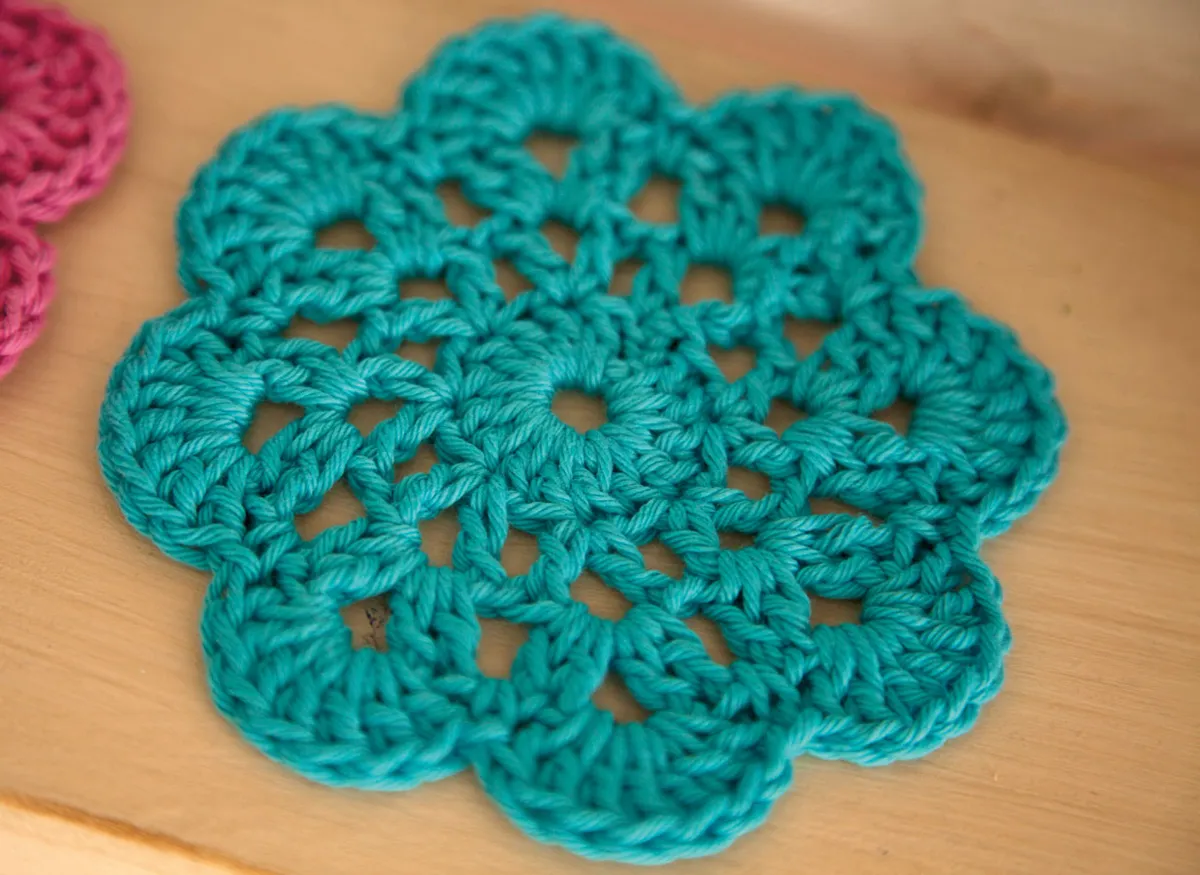 free crochet flower bunting pattern - motif
