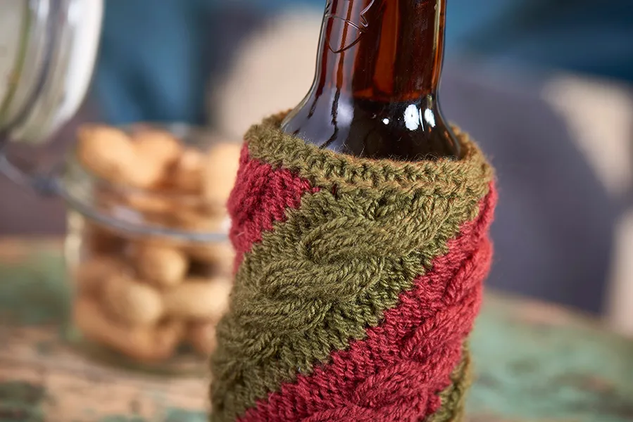 Knit beer cozy pattern detail