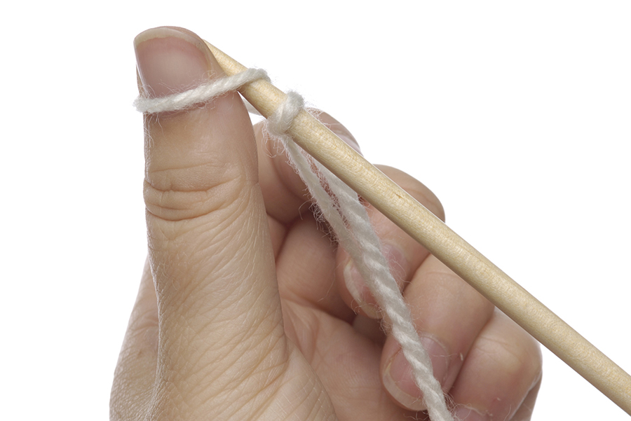 Cast on knitting, thumb method, step 2