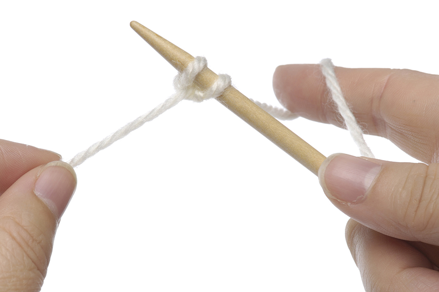 Cast on knitting, thumb method, step 4