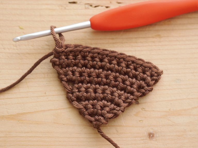 Crochet Christmas heart step 3