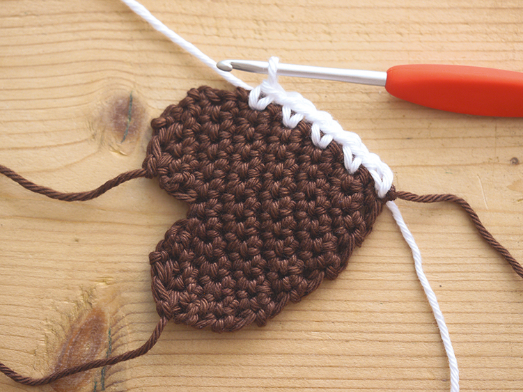 Crochet Christmas heart step 5