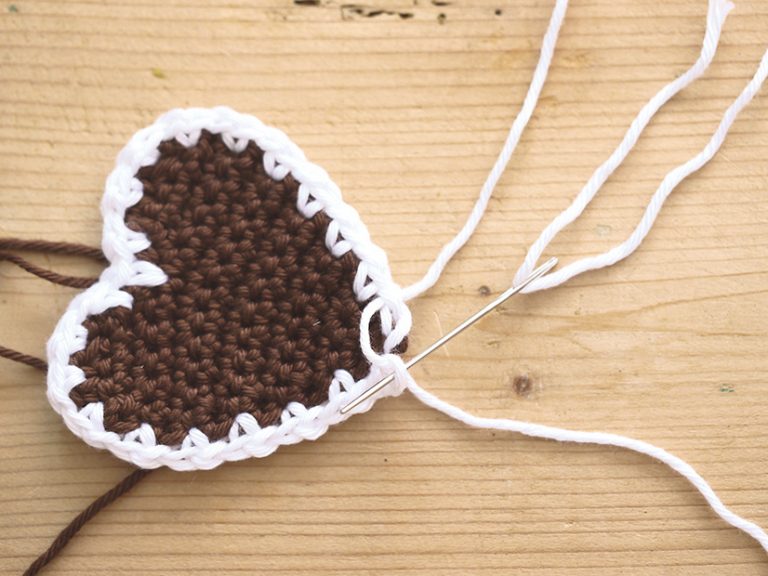 Crochet Christmas heart step 6