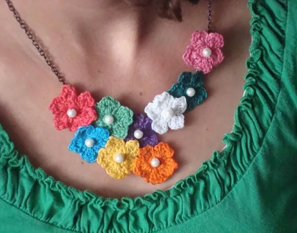 Crochet-flower-and-bead-necklace-By-createdinawe.blogspot.co_.uk_