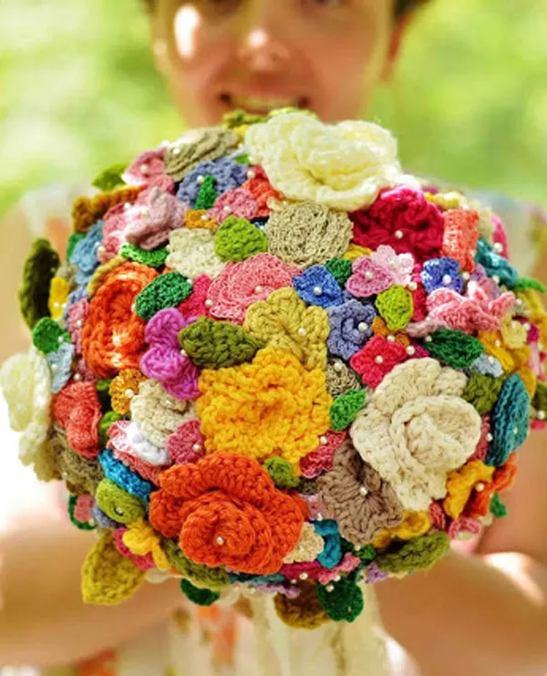 Crochet-flower-wedding-bouquet.-By-maizehutton.blogspot.co_.uk_