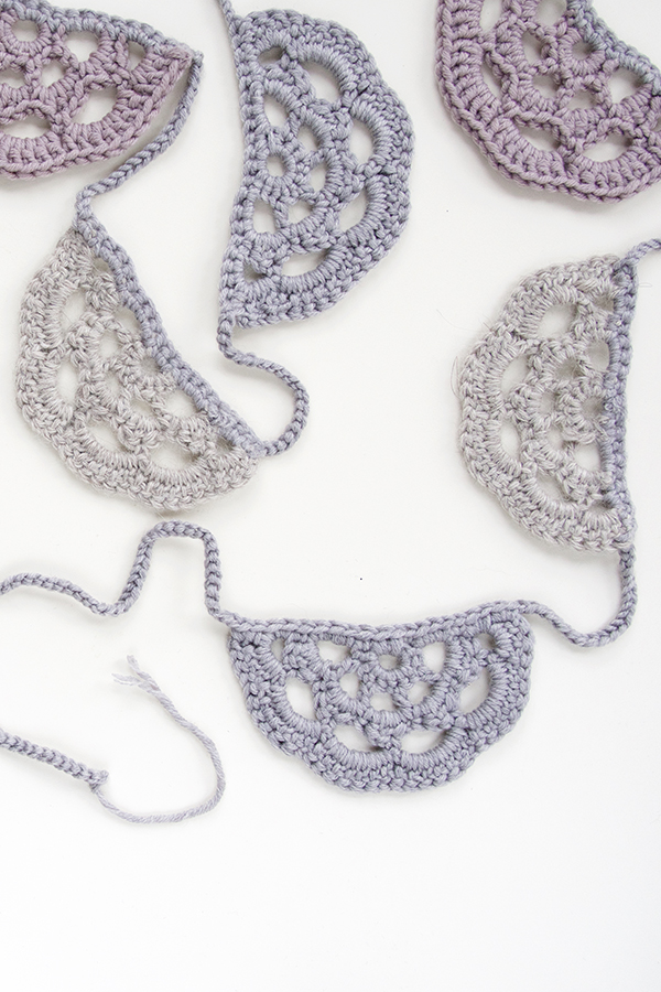 Crochet semicircle winter garland step 4