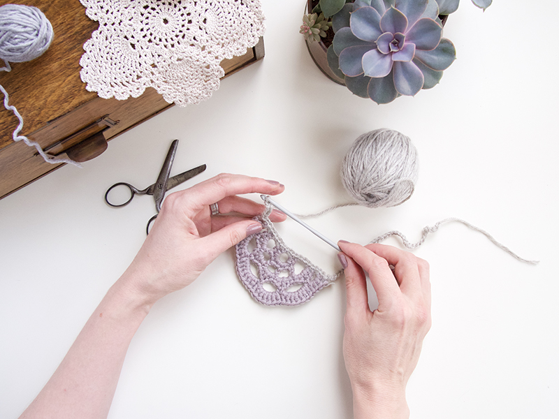 Crochet semicircle winter garland step 4