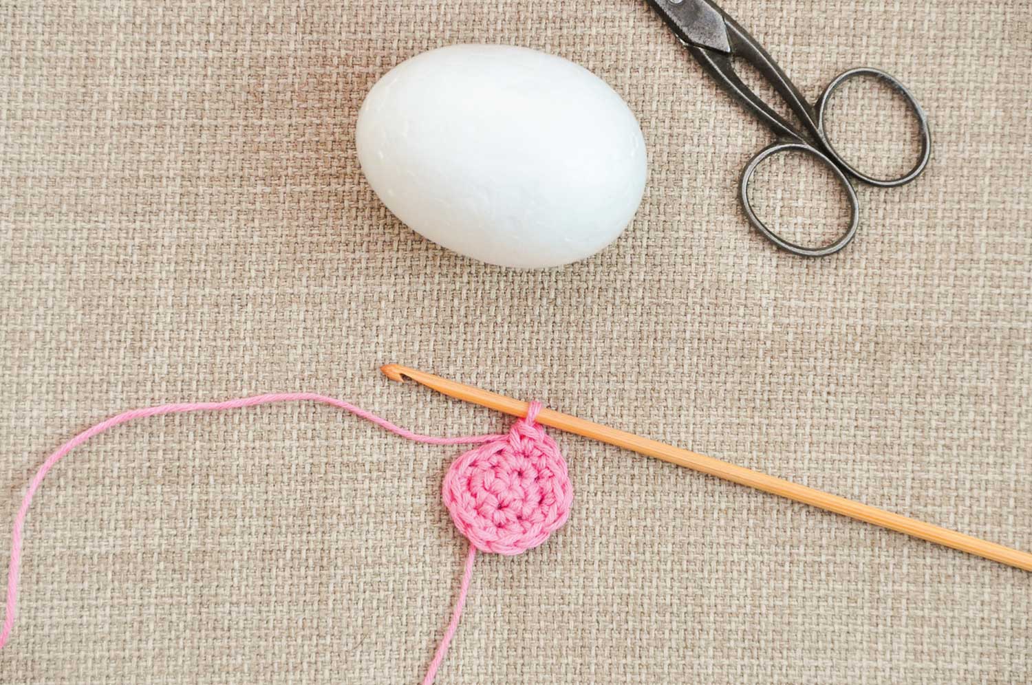 Free crochet easter eggs pattern step 1