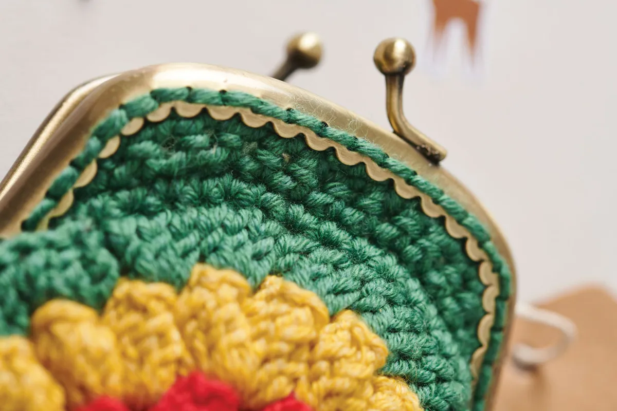 Free_crochet_coin_purse_pattern_detail