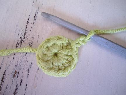 How to crochet a pin cushion step 2