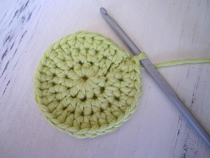 How to crochet a pin cushion step 4
