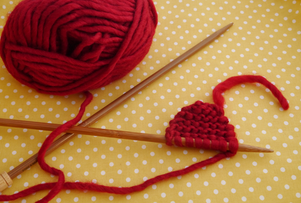 How to knit a heart coaster step 1