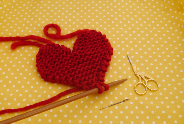 How to knit a heart coaster step 3