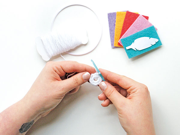 How to crochet a dreamcatcher step 1