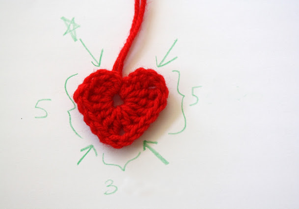 How to make a crochet heart granny square step 1