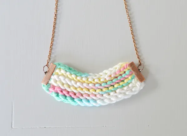 How to make a knitted necklace
