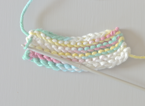 How to make a knitted necklace step 3