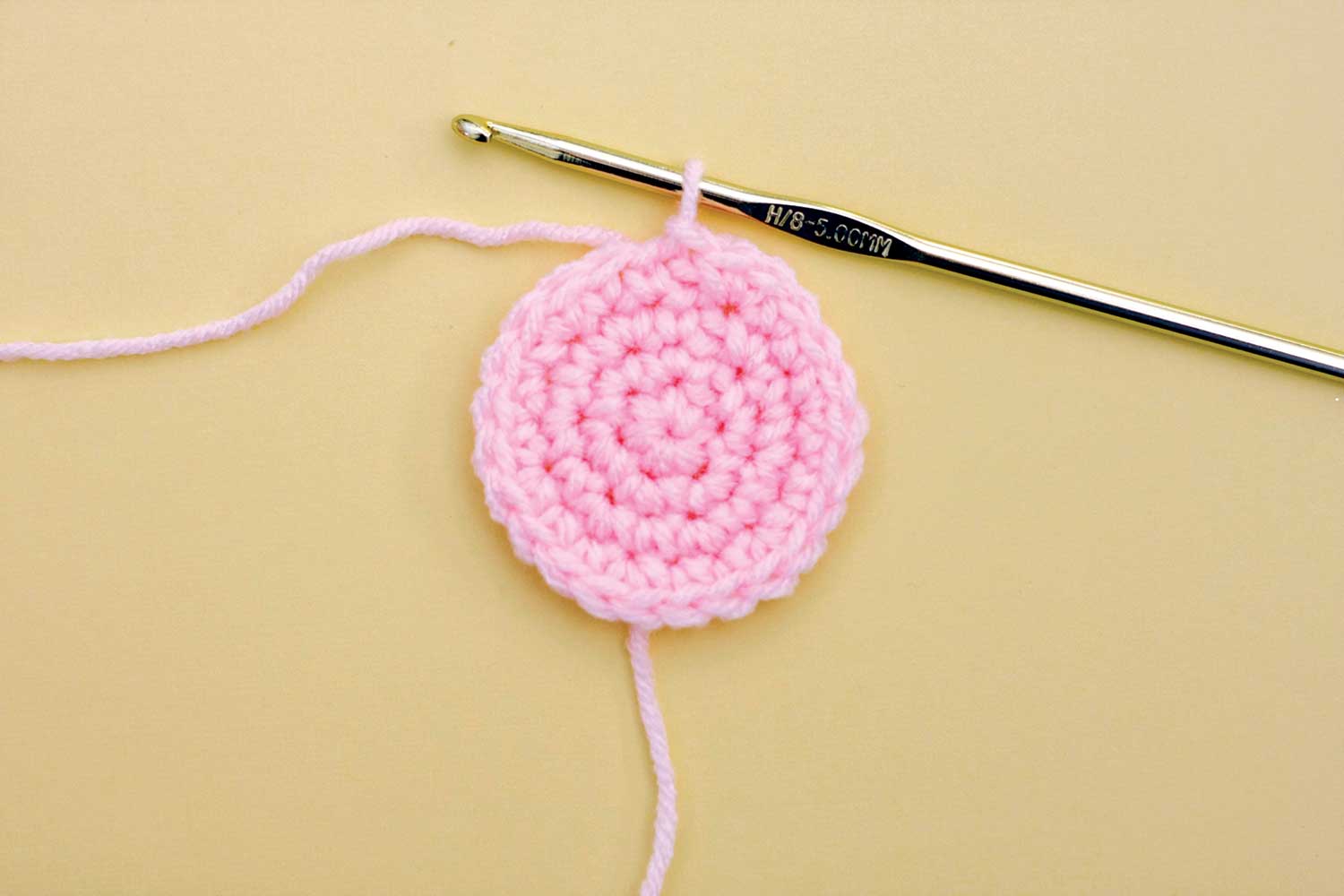 How to make easy crochet bunny bunting step 1
