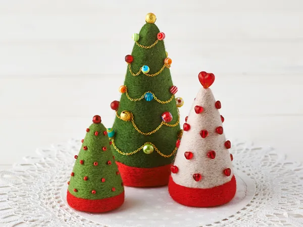 How to make needle felted Christmas ornaments cropped