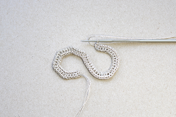 Infinity symbol jewellery crochet pattern step 2
