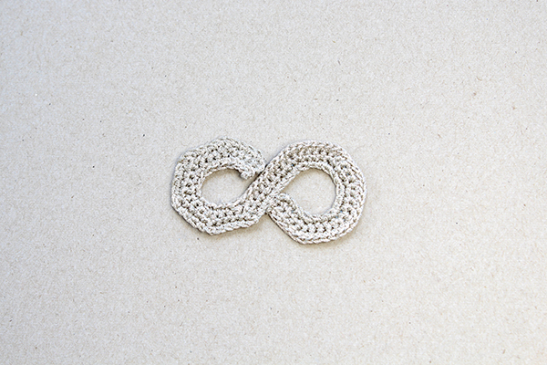 Infinity symbol jewellery crochet pattern step 3