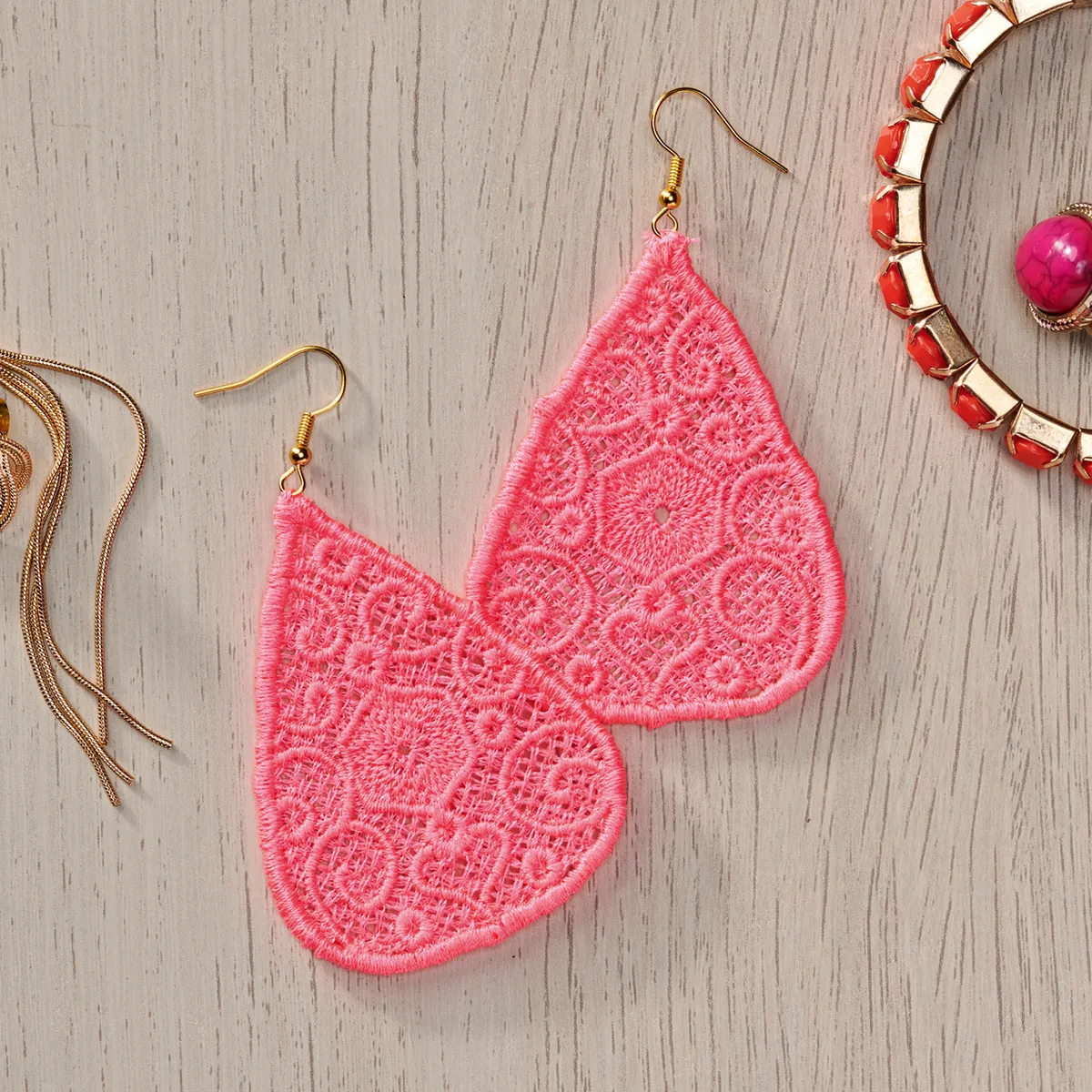 Lace earrings Love Embroidery issue 15