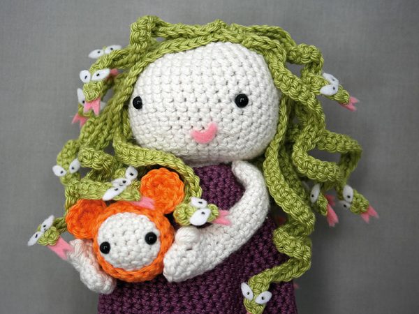Medusa crochet doll pattern step 10
