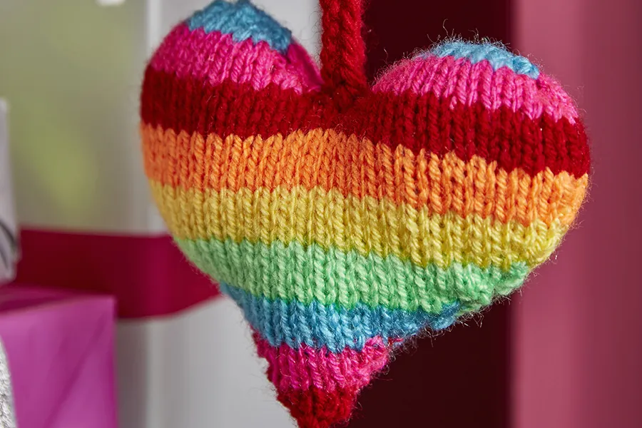 Rainbow craft heart knitting pattern