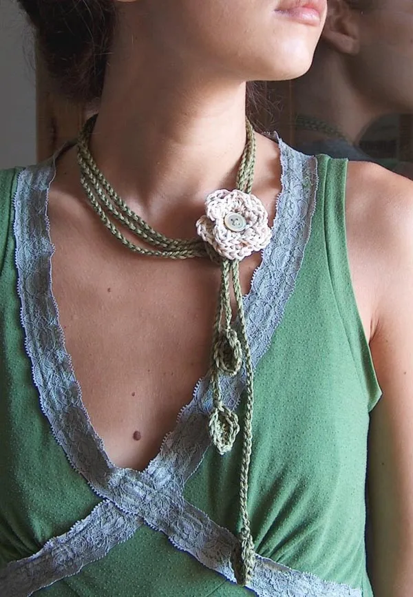 Flower crochet necklace