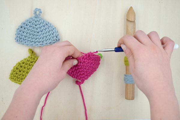 How to make a crochet egg cosy – step 06
