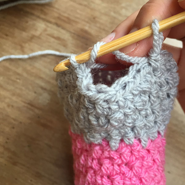 crochet wrist warmers step 2