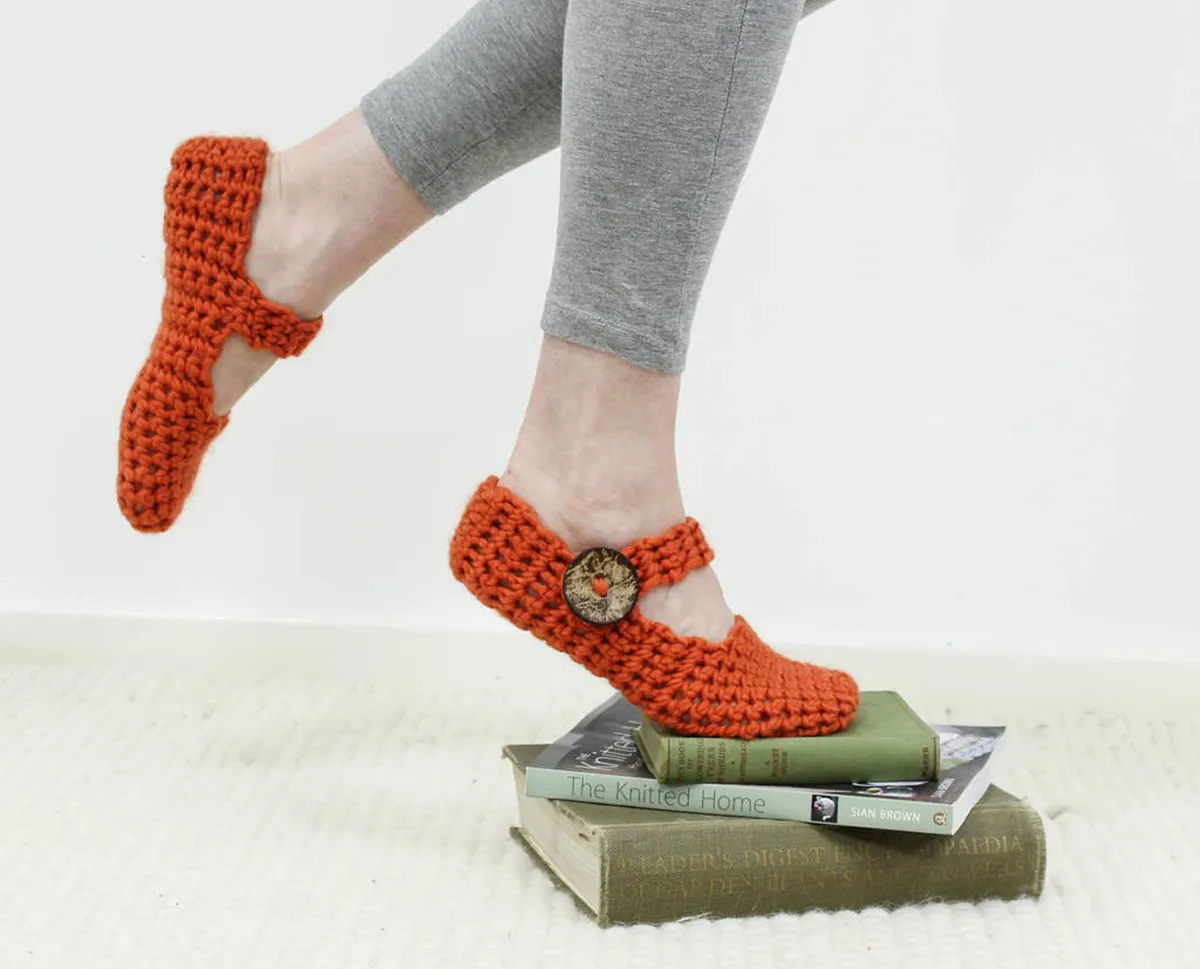 original_amy-slippers-crochet-kit