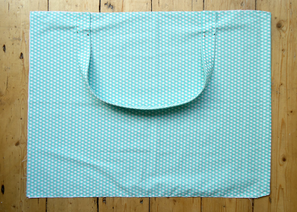 Simple Yoga Tote Free Sewing Pattern  Yoga mat bag pattern, Yoga bag  pattern, Backpack pattern sewing