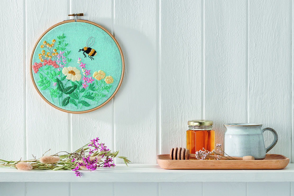 bumble bee embroidery main