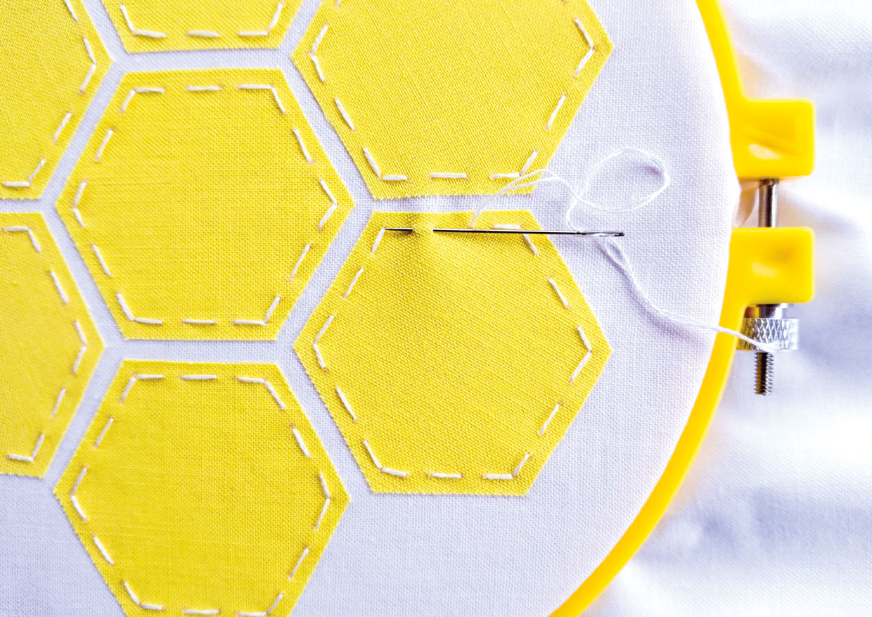 bumble bee embroidery pattern 03