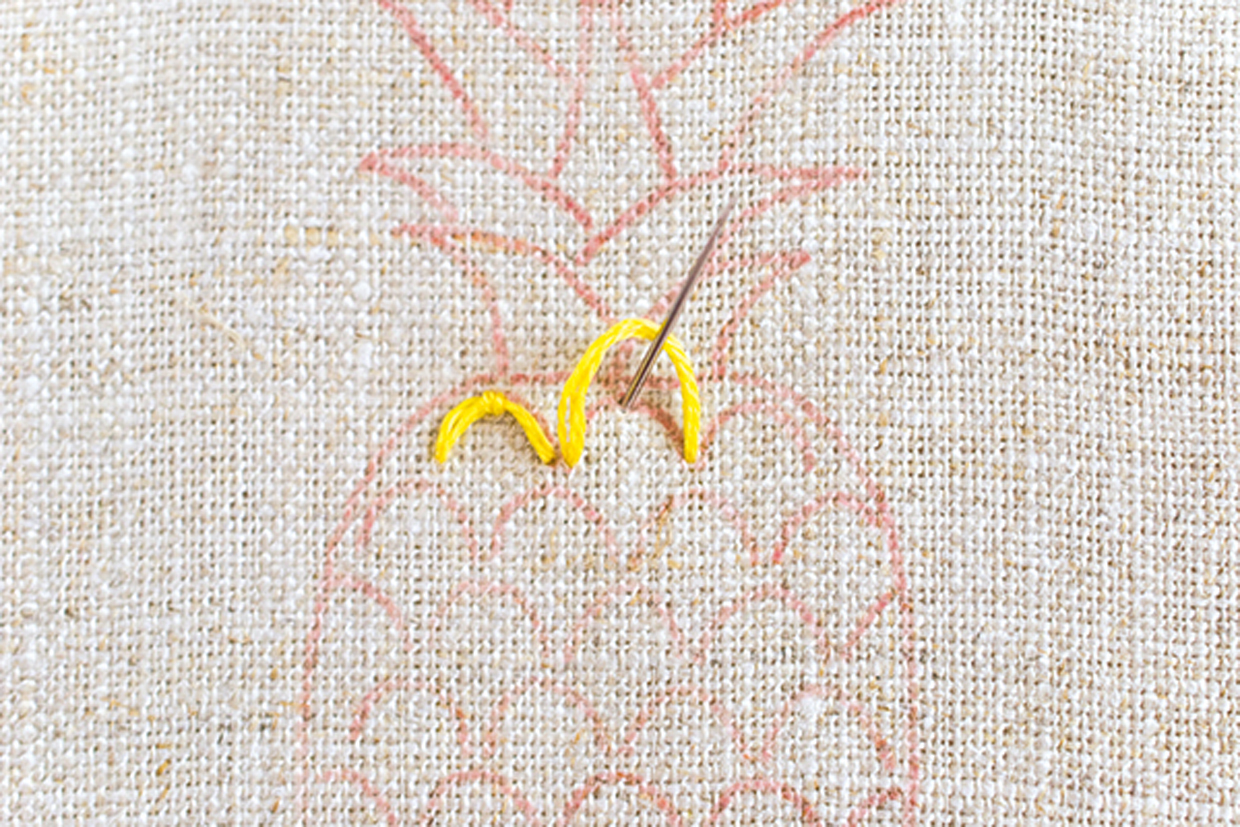How_to_Scallop_Stitch_Pineapple_Embroidery_Step2