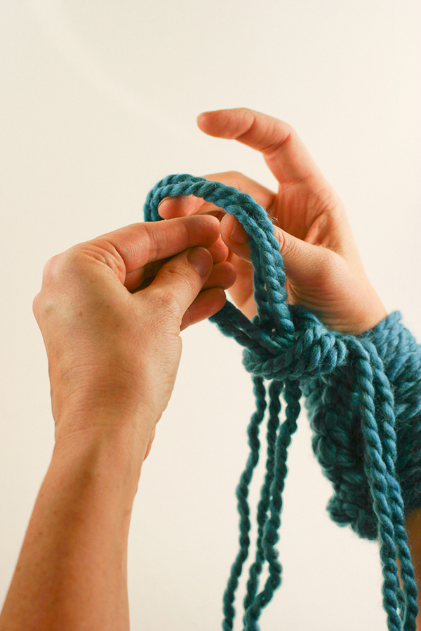 arm knitting tutorial step 10