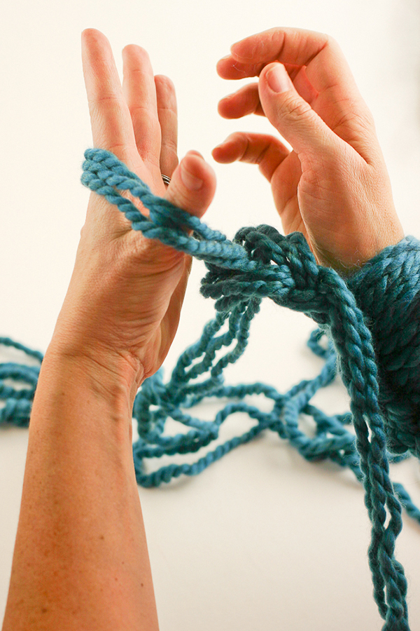 arm knitting tutorial step 11