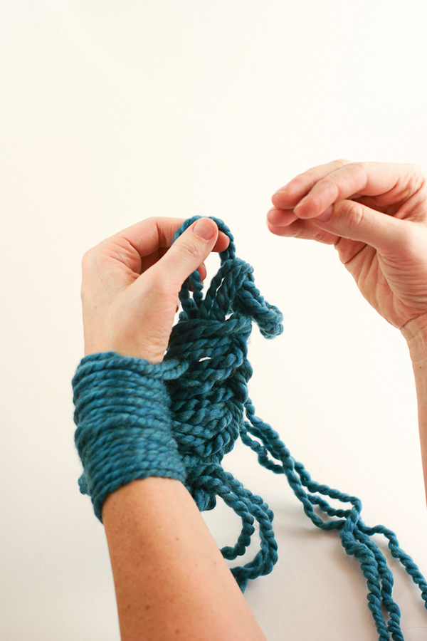 arm knitting tutorial step 14