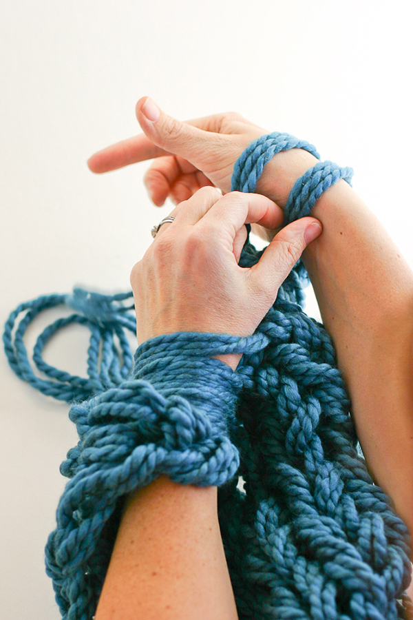 arm knitting tutorial step 17