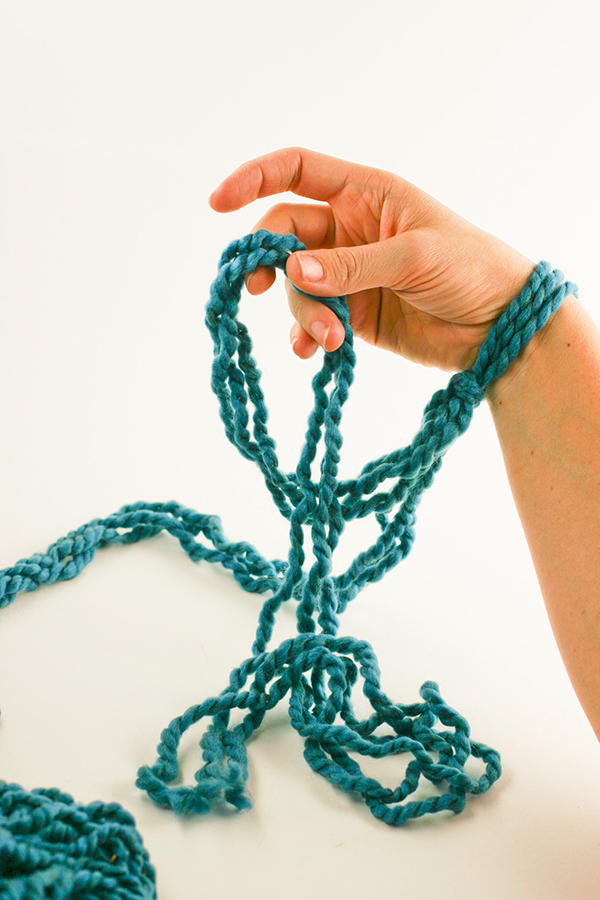 arm knitting tutorial step 2
