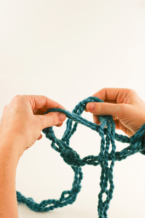 arm knitting tutorial step 4