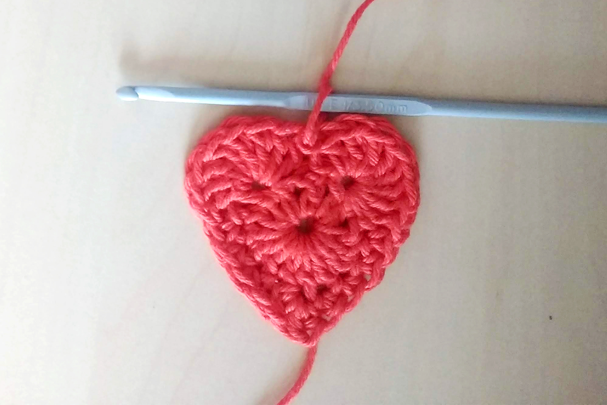 how to crochet a heart step03