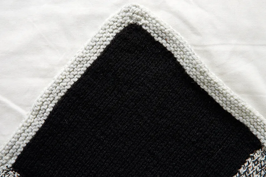 How to knit a blanket corner