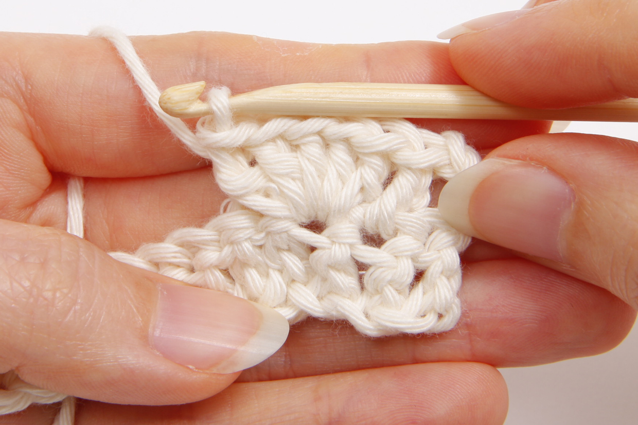 How to crochet a popcorn stitch Step 01