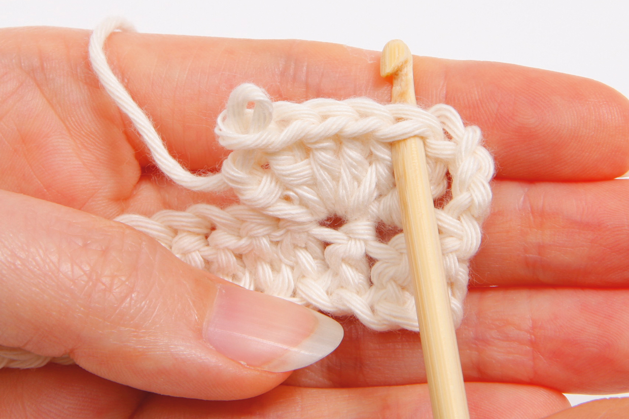 How to crochet a popcorn stitch Step 02