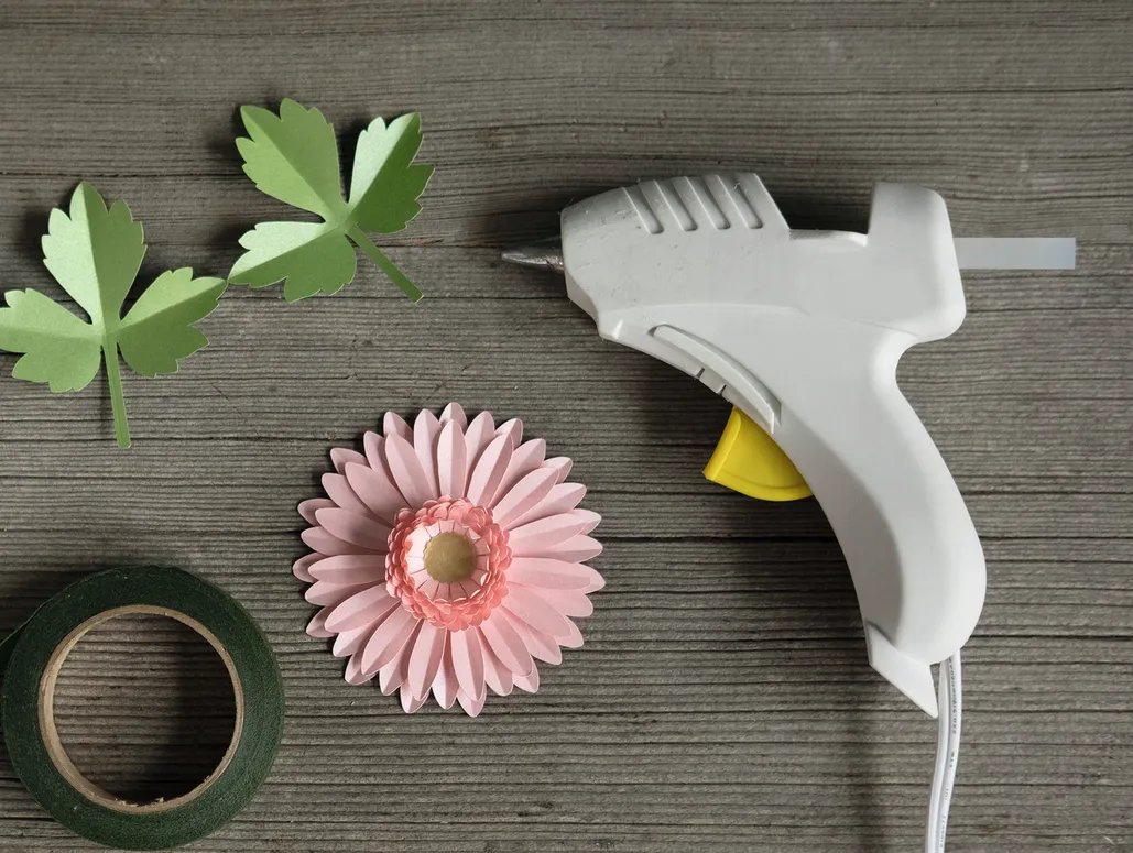 5 Tips for Working with Floral Glue 