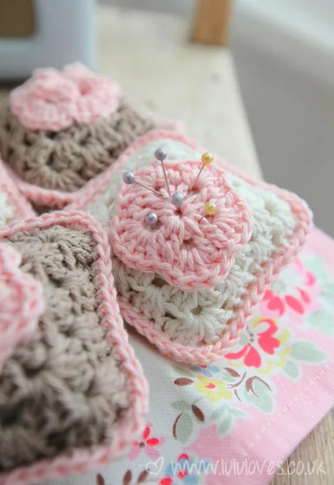 Crochet pin cushion