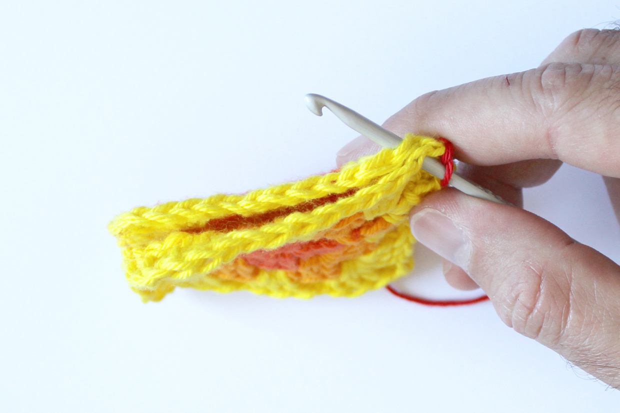 How_to_join_crochet_shapes_slip_stitch_02