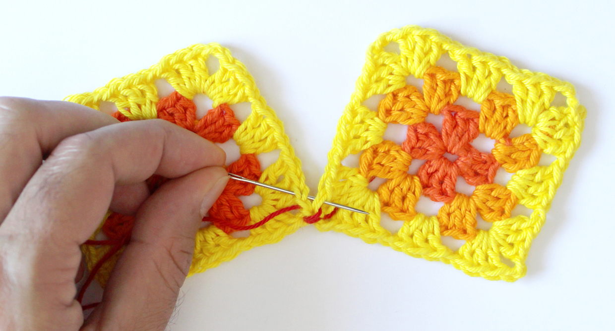 How_to_join_crochet_shapes_weave_02